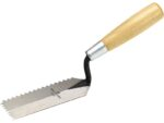 Marshalltown Zweiseitig gezahnte Randkelle, V- 6x4,5 mm, Holzgriff, Stahl, Maße: 127x51 mm – Bild 4