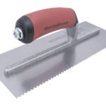 Marshalltown Gezahnte Kelle, U-2,5x2,5x3 mm, Durasoft Griff, Stahl, Maße: 279x114 mm