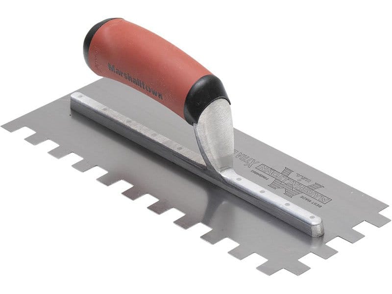 Marshalltown Gezahnte Kelle Marshalltown Gezahnte Kelle, Eckig 13x13x13 mm, Durasoft Griff , Stahl, Maße: 279x114 mm – Bild 1