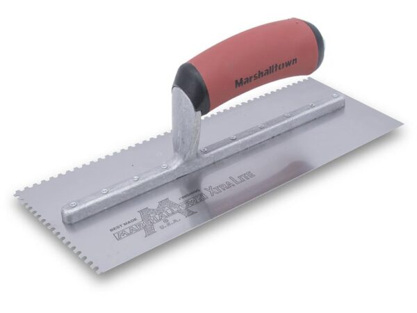 Marshalltown Gezahnte und einseitig gekürzte Kelle, U-1,5x1,5x1,5 mm, Durasoft Griff, Stahl, Maße: 279x114 mm