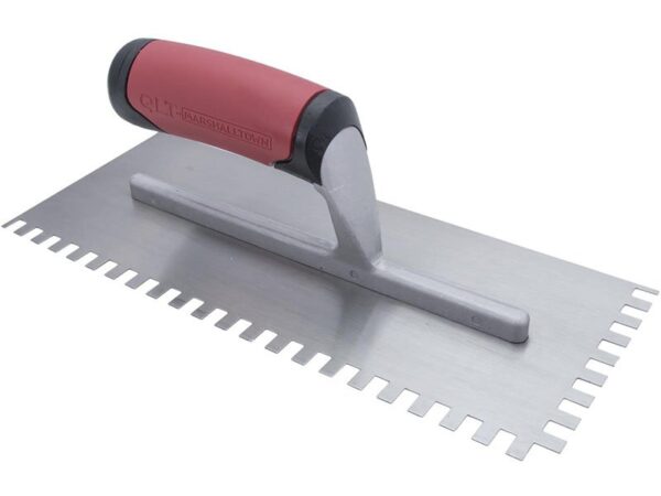 Marshalltown QLT Gezahnte Kelle, Eckig 6x10x6 mm, Soft Grip Griff, Stahl, Maße: 279x114 mm