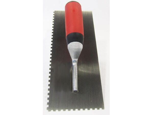 Marshalltown QLT Gezahnte Kelle, Eckig 4,5x3x4,5 mm, Soft Grip Griff, Stahl, Maße: 279x114 mm