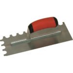 Marshalltown QLT Gezahnte Kelle, U-19x14x10 mm, Soft Grip Griff, Stahl, Maße: 279x114 mm