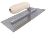 Marshalltown QLT Gezahnte und einseitig gekürzte Kelle, Flaches V-3x3x1,5 mm, Holzgriff, Stahl, Maße: 279x114 mm – Bild 2